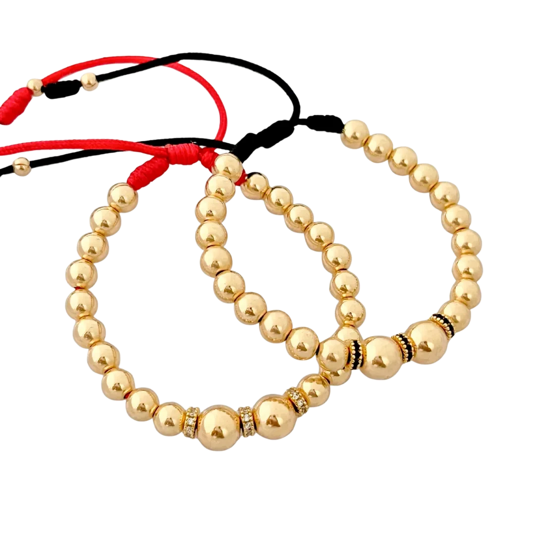 Pulsera Macramé Esferas Grandes Rondel - esferas grandes lisas doradas con rondeles de circonia en cordón rojo y negro
