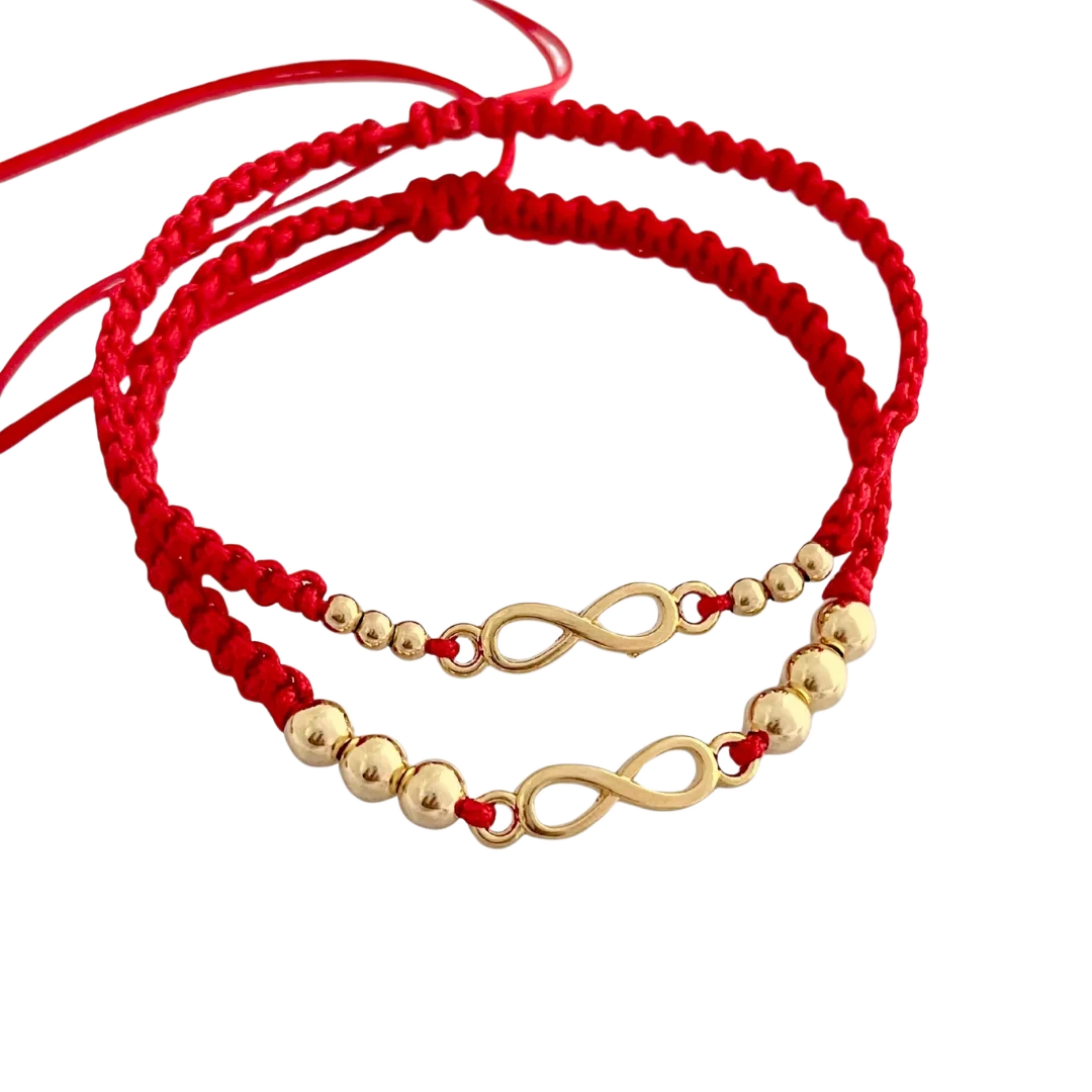 Pulsera Macramé Infinito - macramé rojo con símbolo infinito dorado al centro y esferas lisas