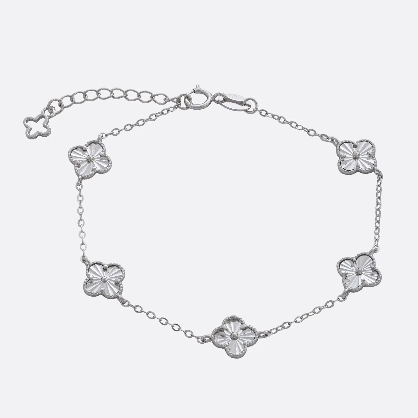 Pulsera Trébol Facetado, cinco tréboles facetados sobre cadena fina